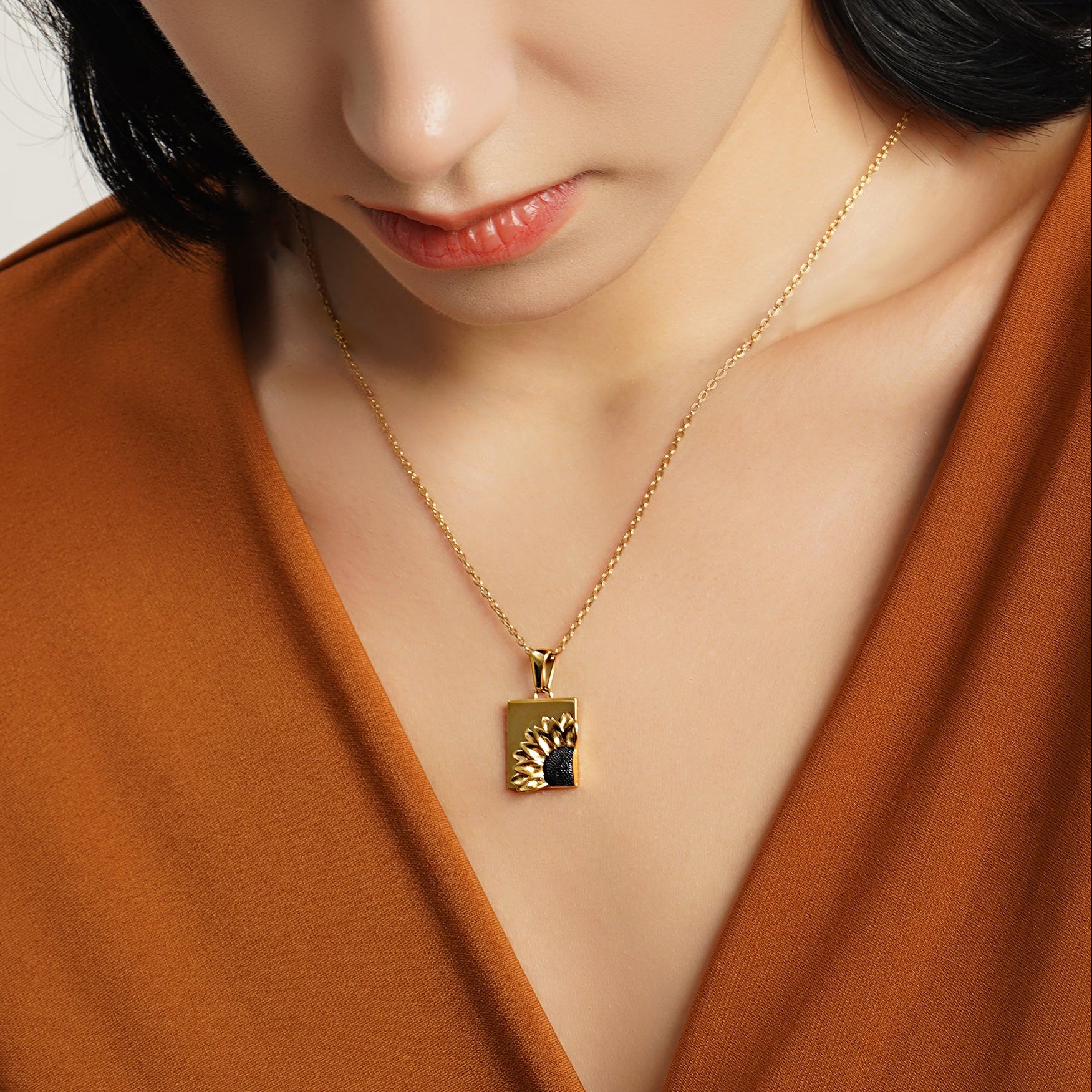 LG017 Sunlit Bloom Pendant Necklace