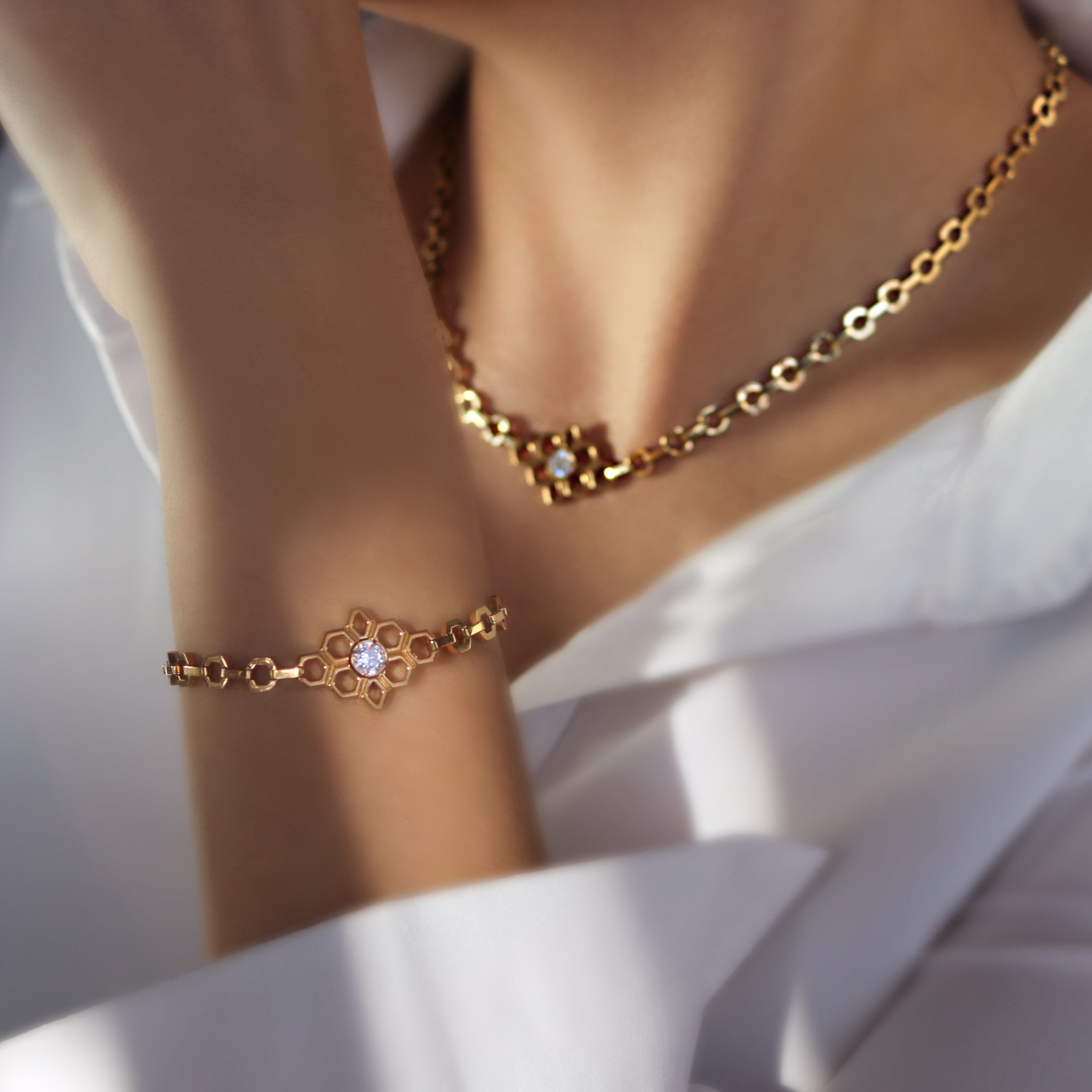 LG004 Honeycomb Bloom  Necklace/Bracelet Set