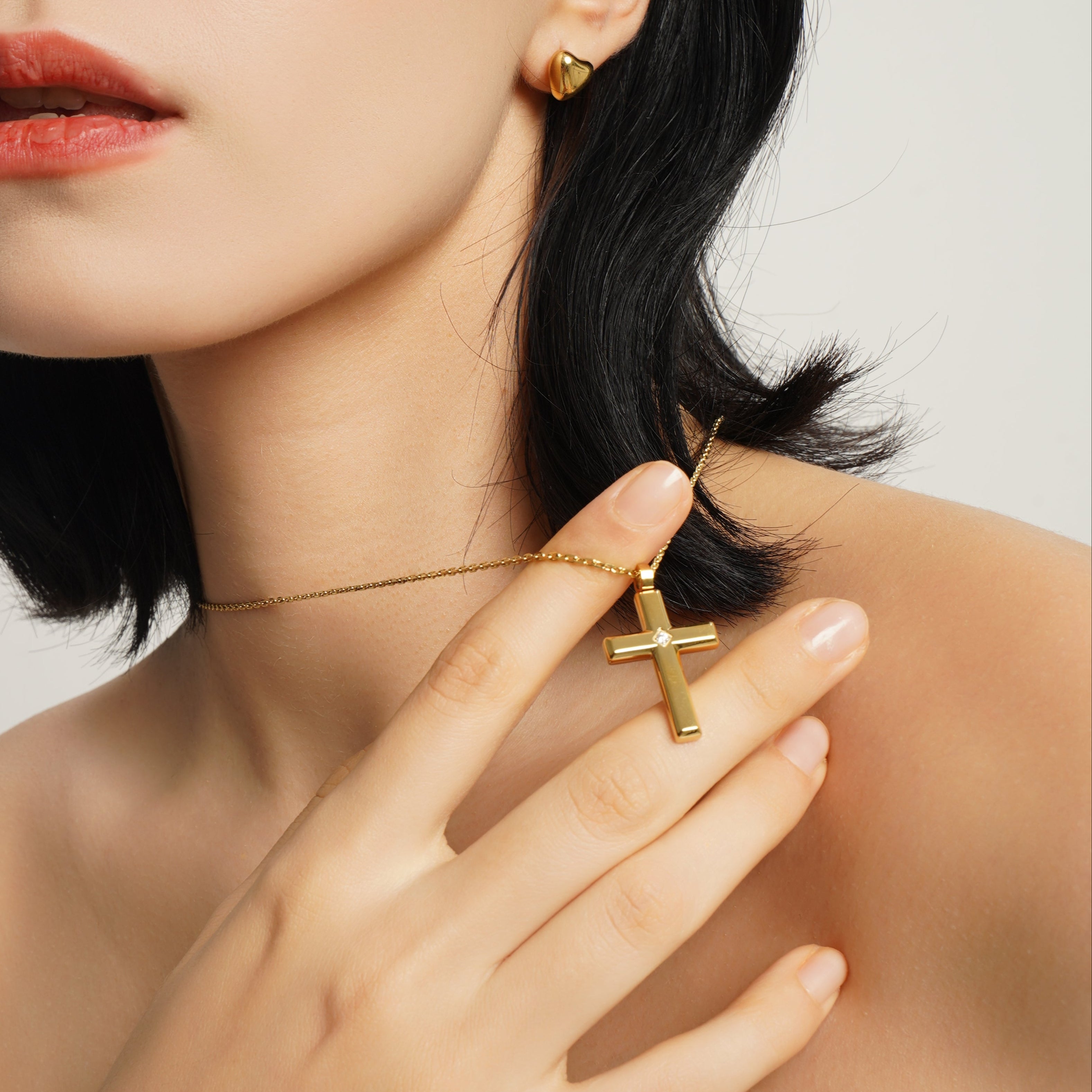 LG022 Elegance Cross Pendant Necklace