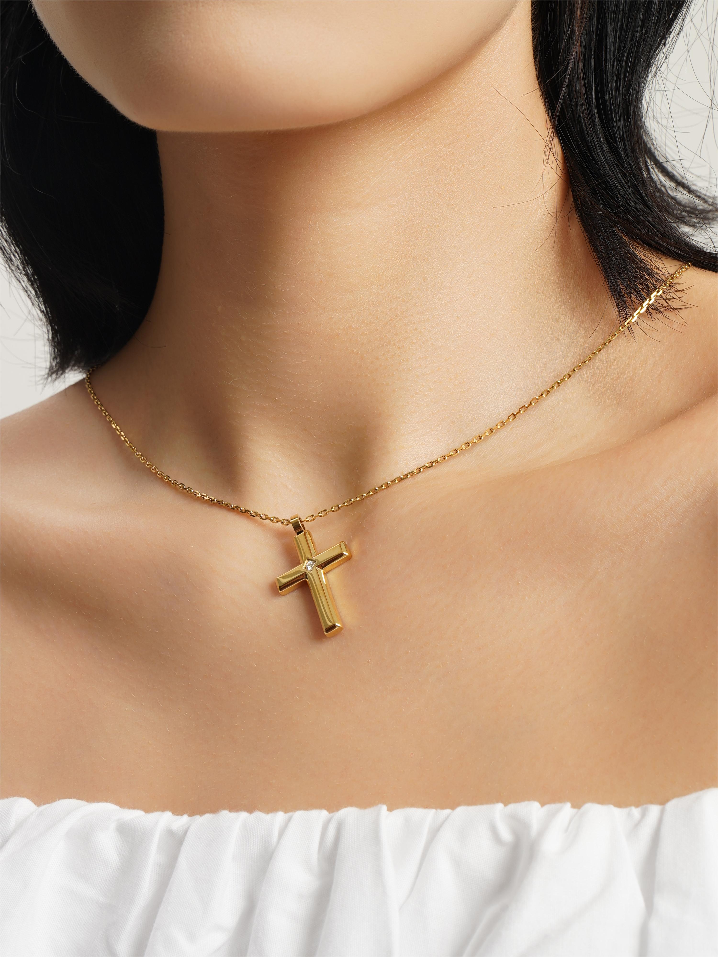 LG022 Elegance Cross Pendant Necklace