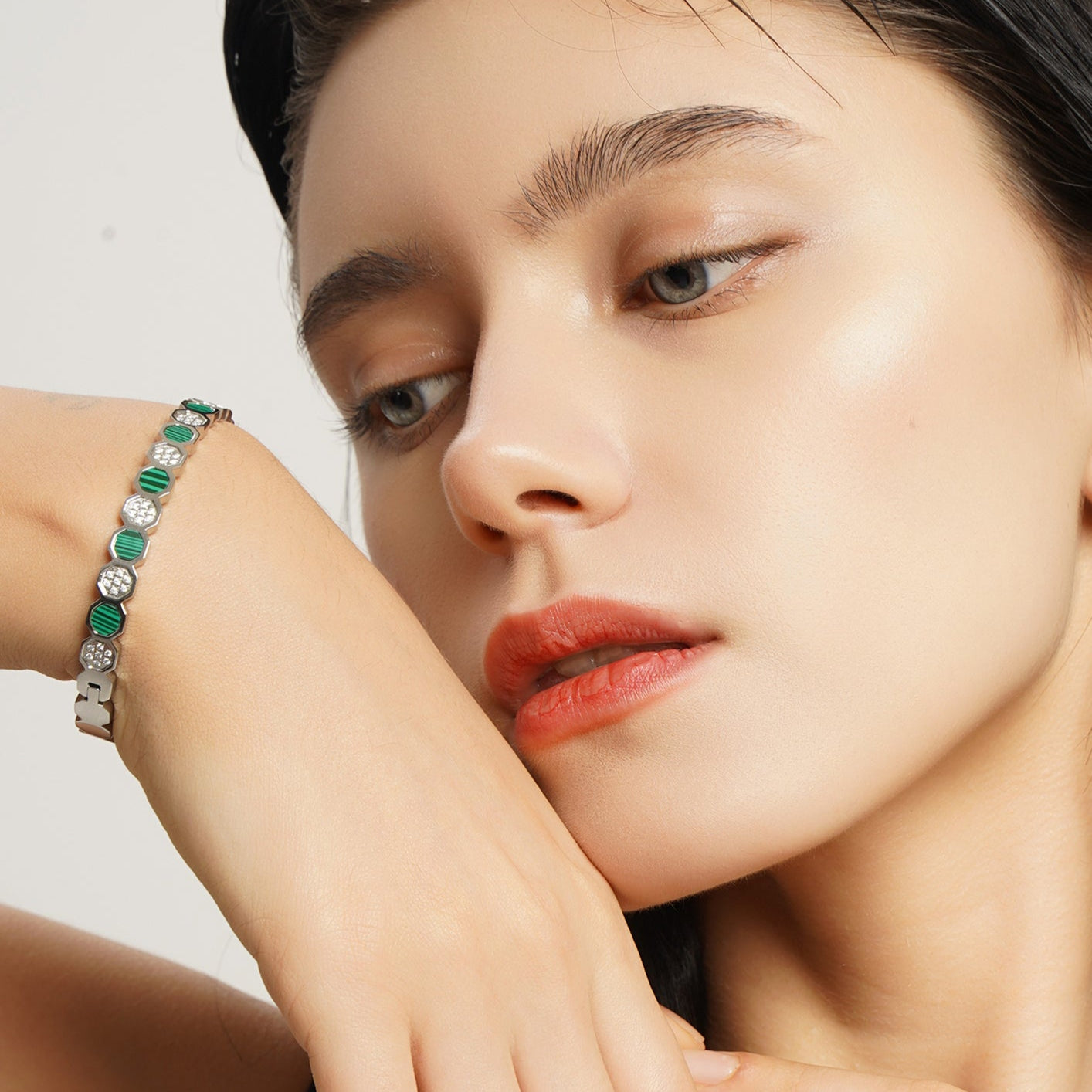 LG038 HexaGlow Malachite Bangle