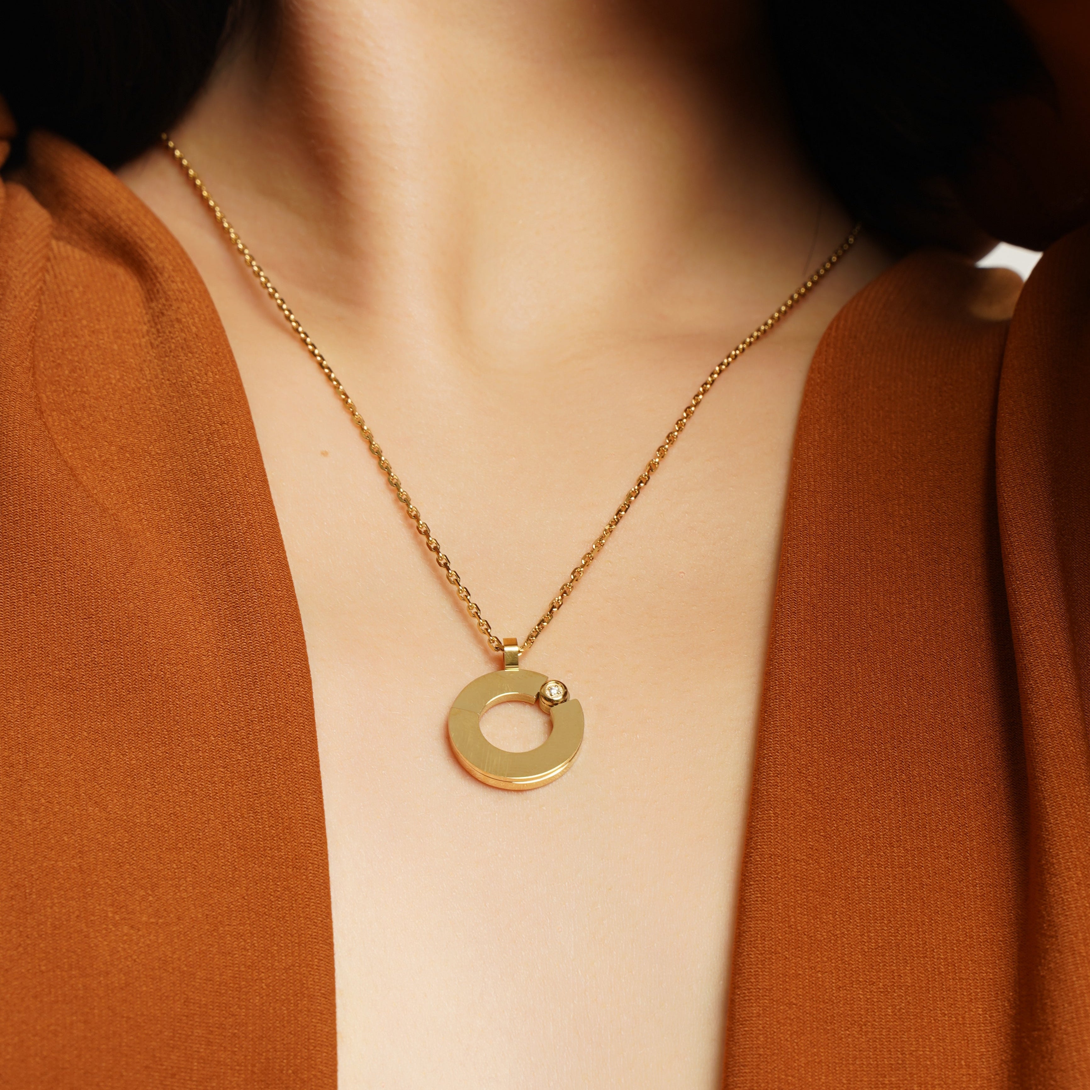 LG025 Golden Unity Pendant Necklace