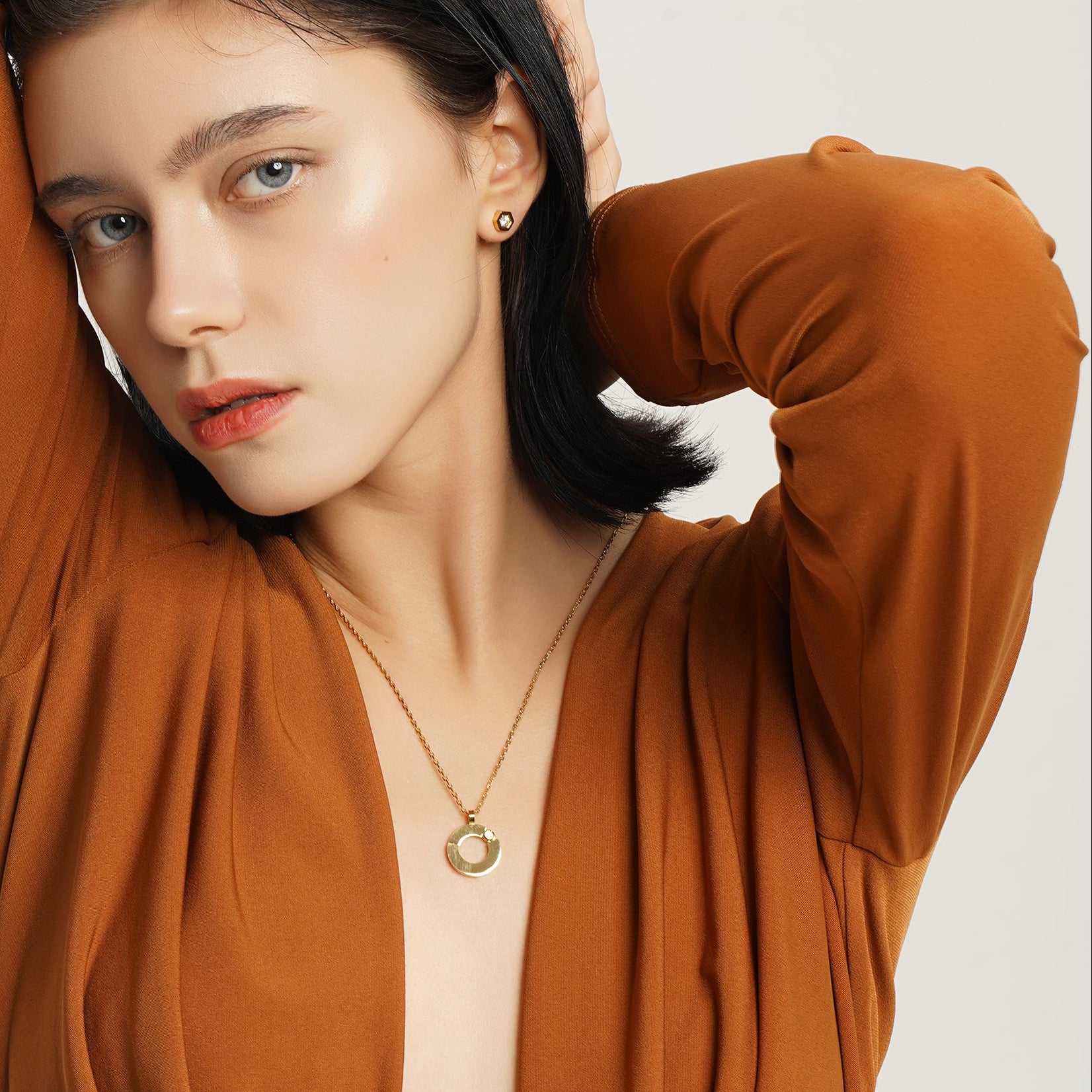 LG025 Golden Unity Pendant Necklace