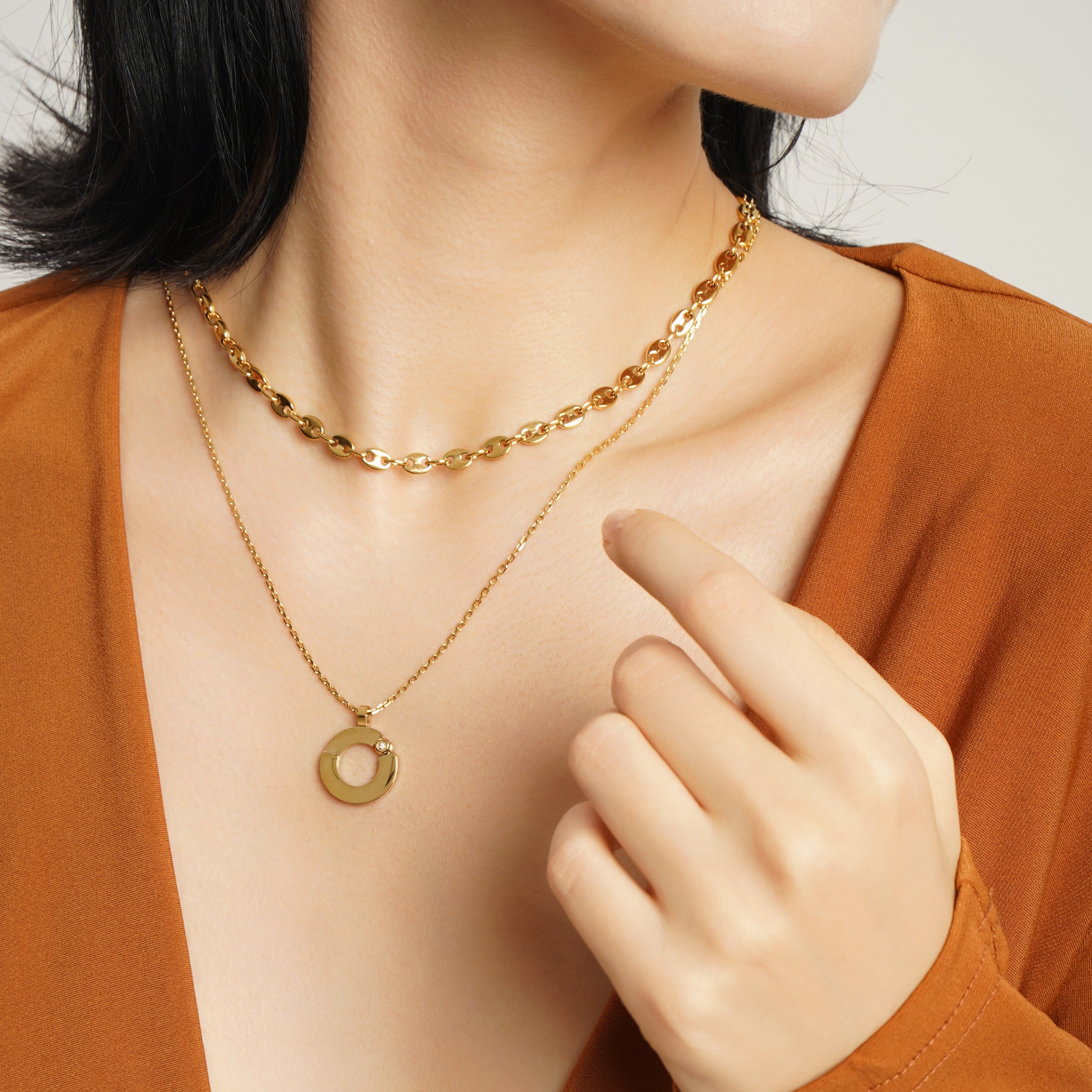 LG025 Golden Unity Pendant Necklace