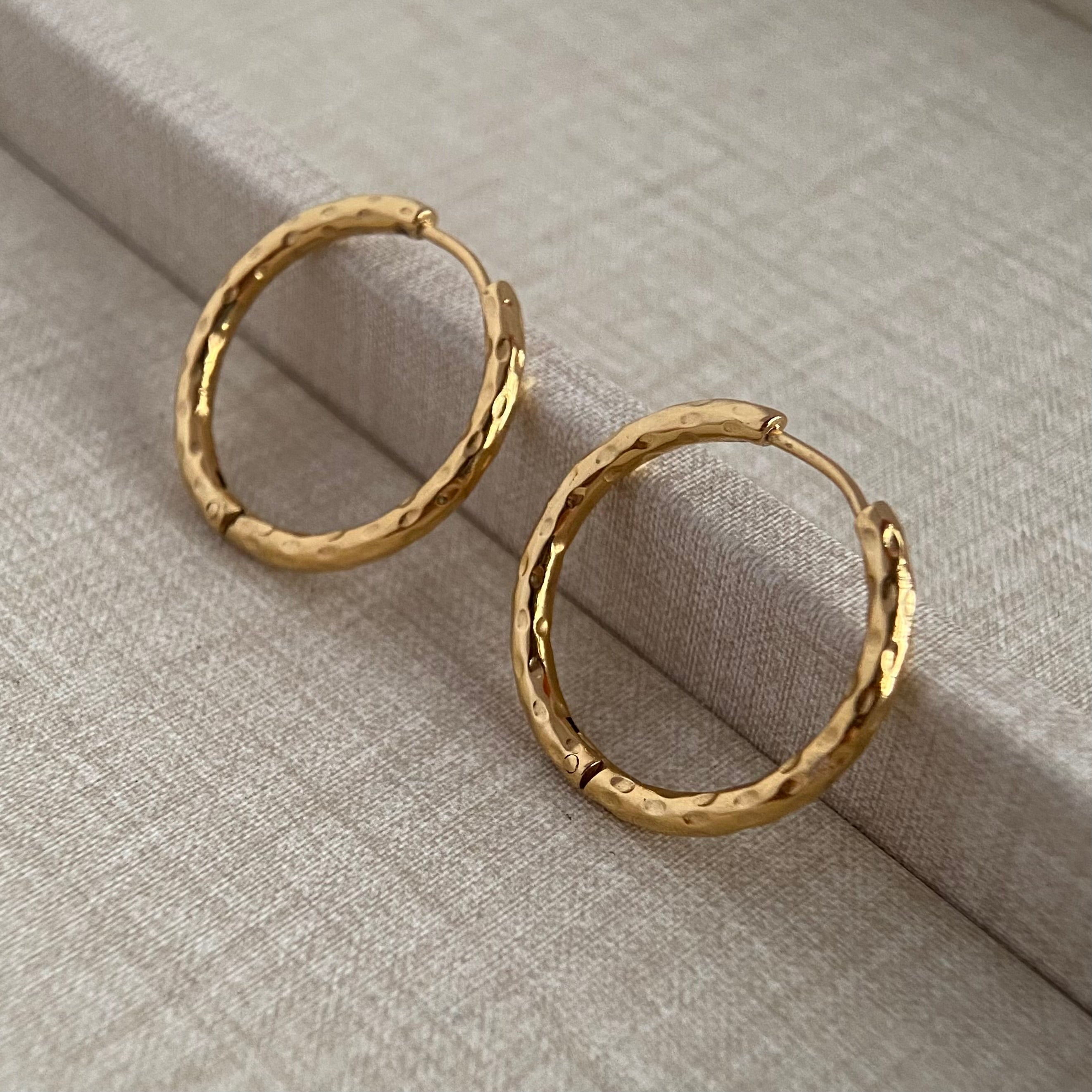 LG050 Embossing Hoop(20/30mm) Earrings