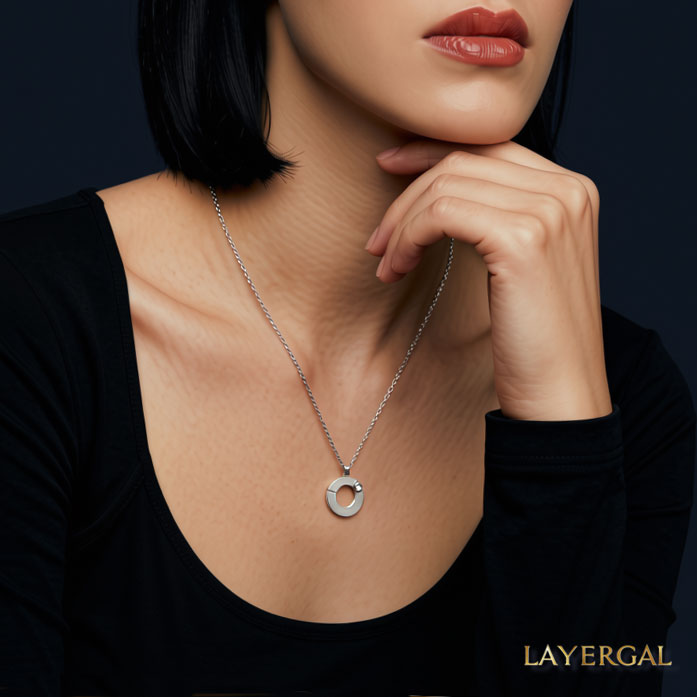 LG025 Golden Unity Pendant Necklace