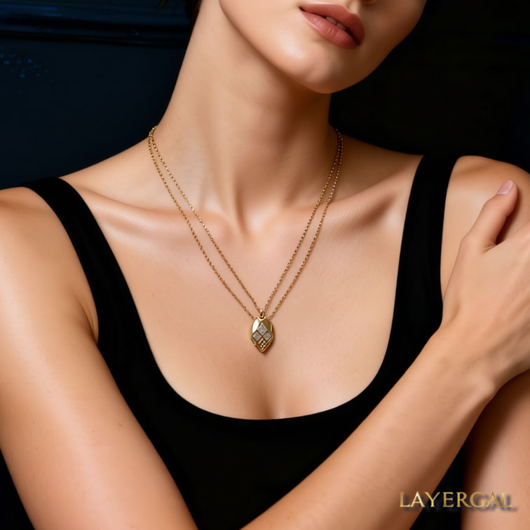 LG100 Lady Snake Pendant Necklace