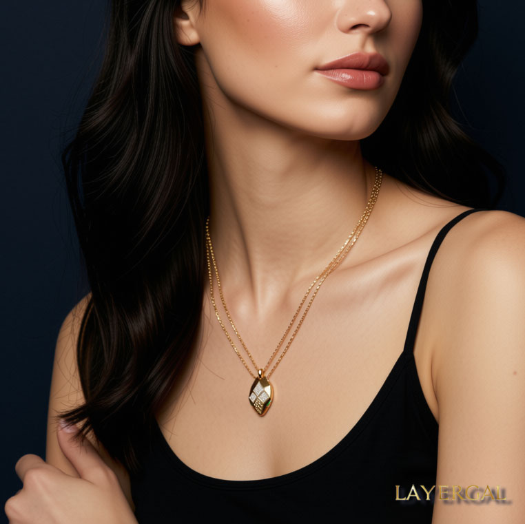 LG100 Lady Snake Pendant Necklace